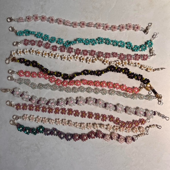 Colorful Flower Beaded Bracelet - Picture 2 of 8